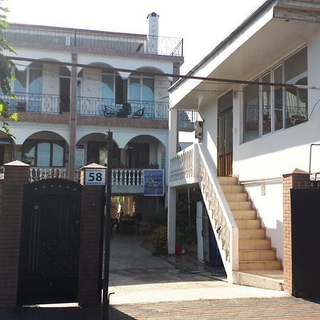 באטומי Merab House מראה חיצוני תמונה
